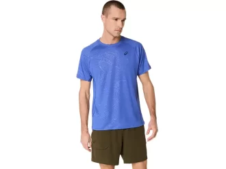 CAMISETA DE MANGA CURTA COM ESTAMPA DE JOGO POR TODA PARTE